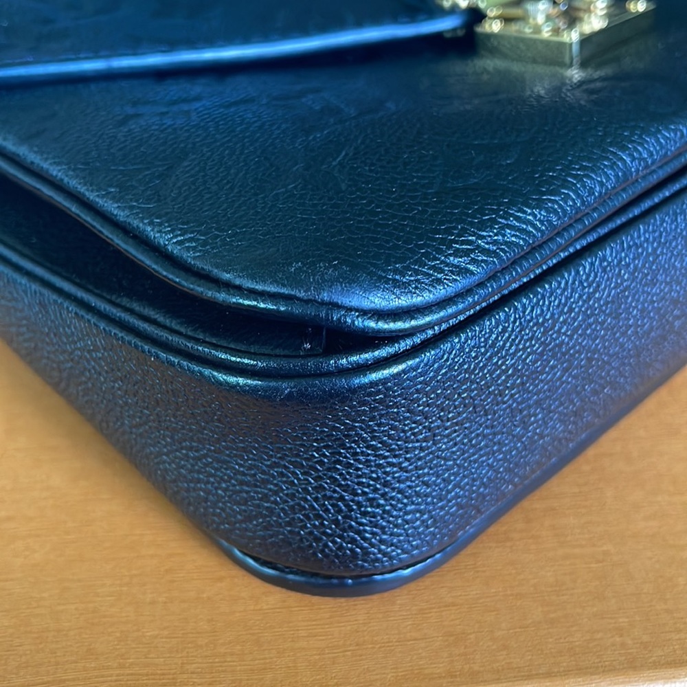 Louis Vuitton Pochette Métis in Empreinte Black Leather - Picture 7 of 16